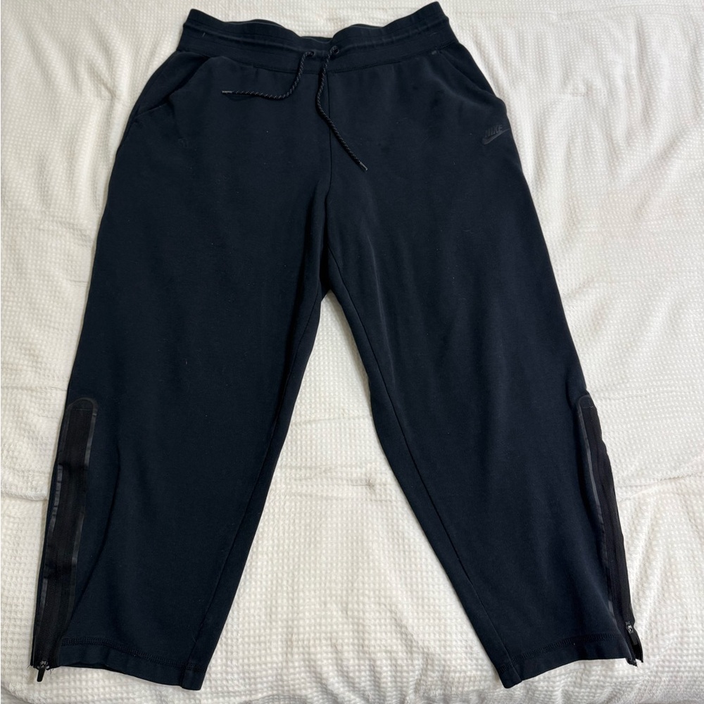 Black Nike Sweats with zipper bottoms